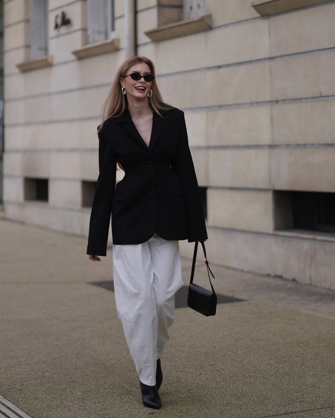 V-neck Single-Breasted Waist-Cinched Blazer