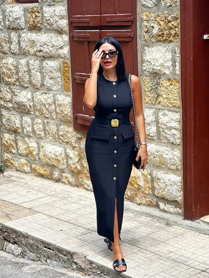 Sleeveless single-breasted dress