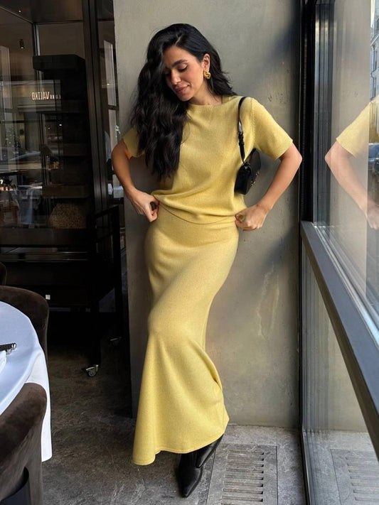 Knitted short-sleeved skirt suit