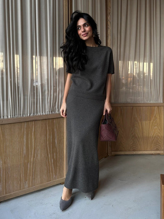 Knitted short-sleeved skirt suit