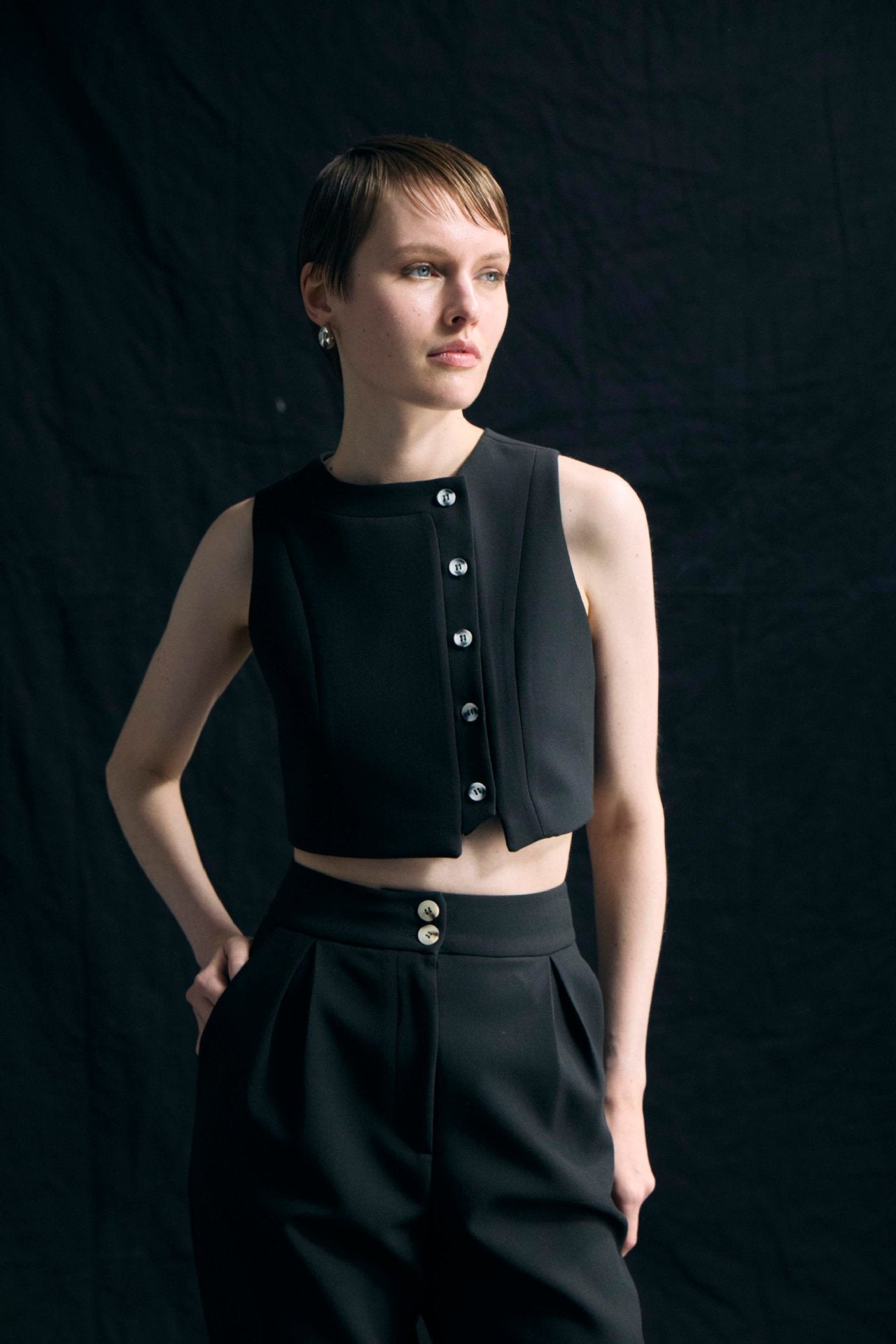 Chic Sleeveless Comfort Suit