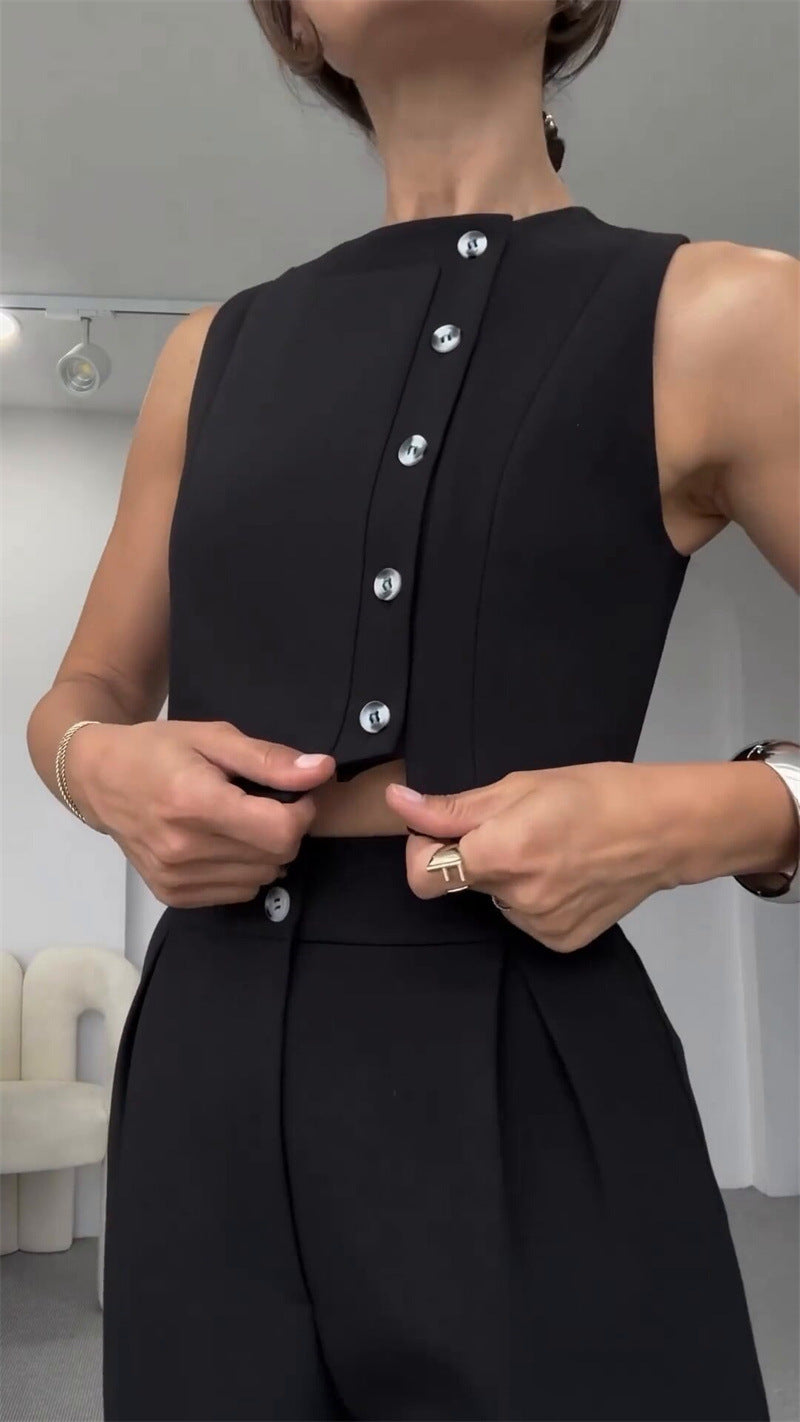 Chic Sleeveless Comfort Suit